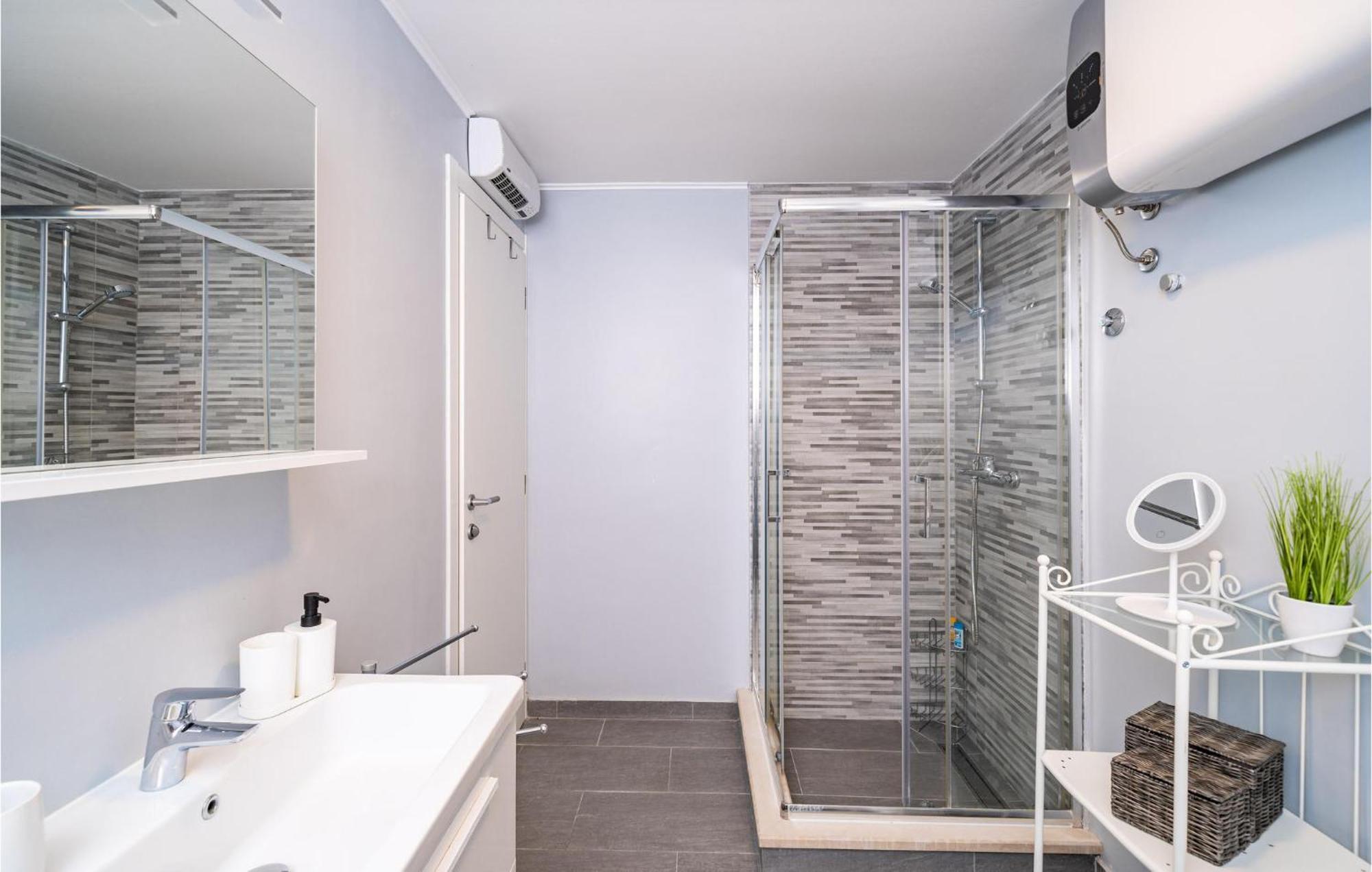 Nice Apartment In Dubrovnik With Kitchen ภายนอก รูปภาพ