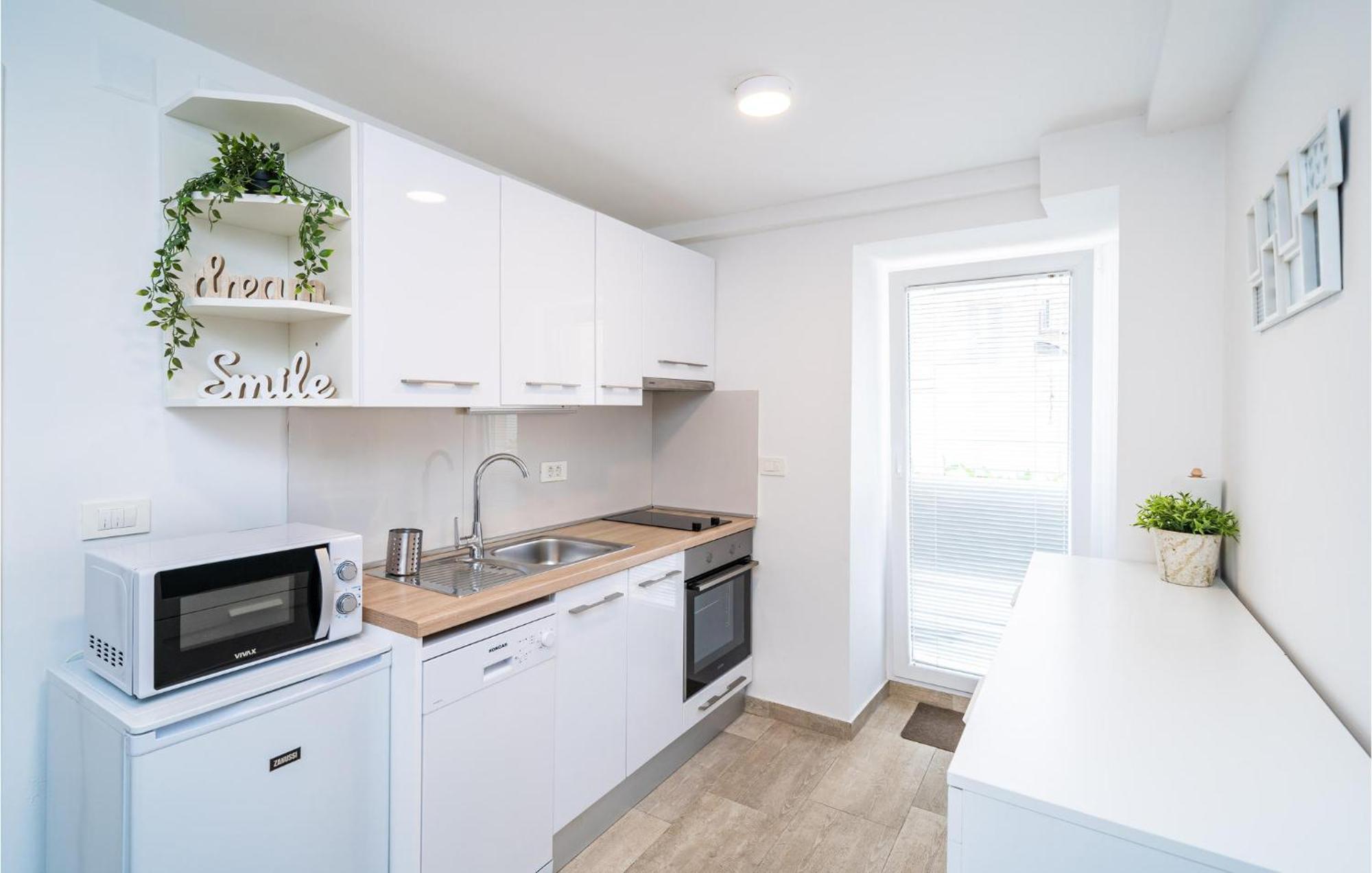 Nice Apartment In Dubrovnik With Kitchen ภายนอก รูปภาพ