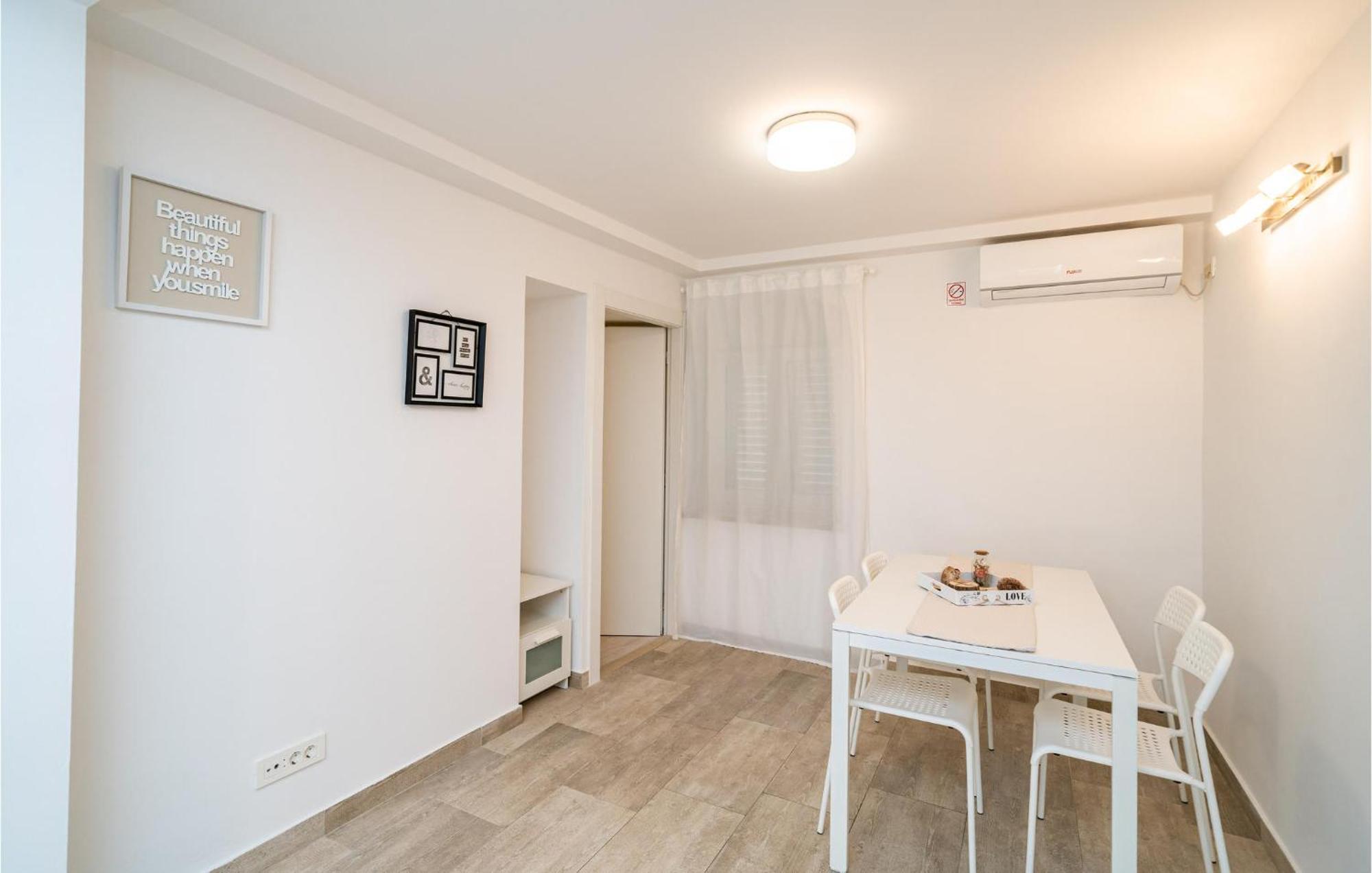 Nice Apartment In Dubrovnik With Kitchen ภายนอก รูปภาพ
