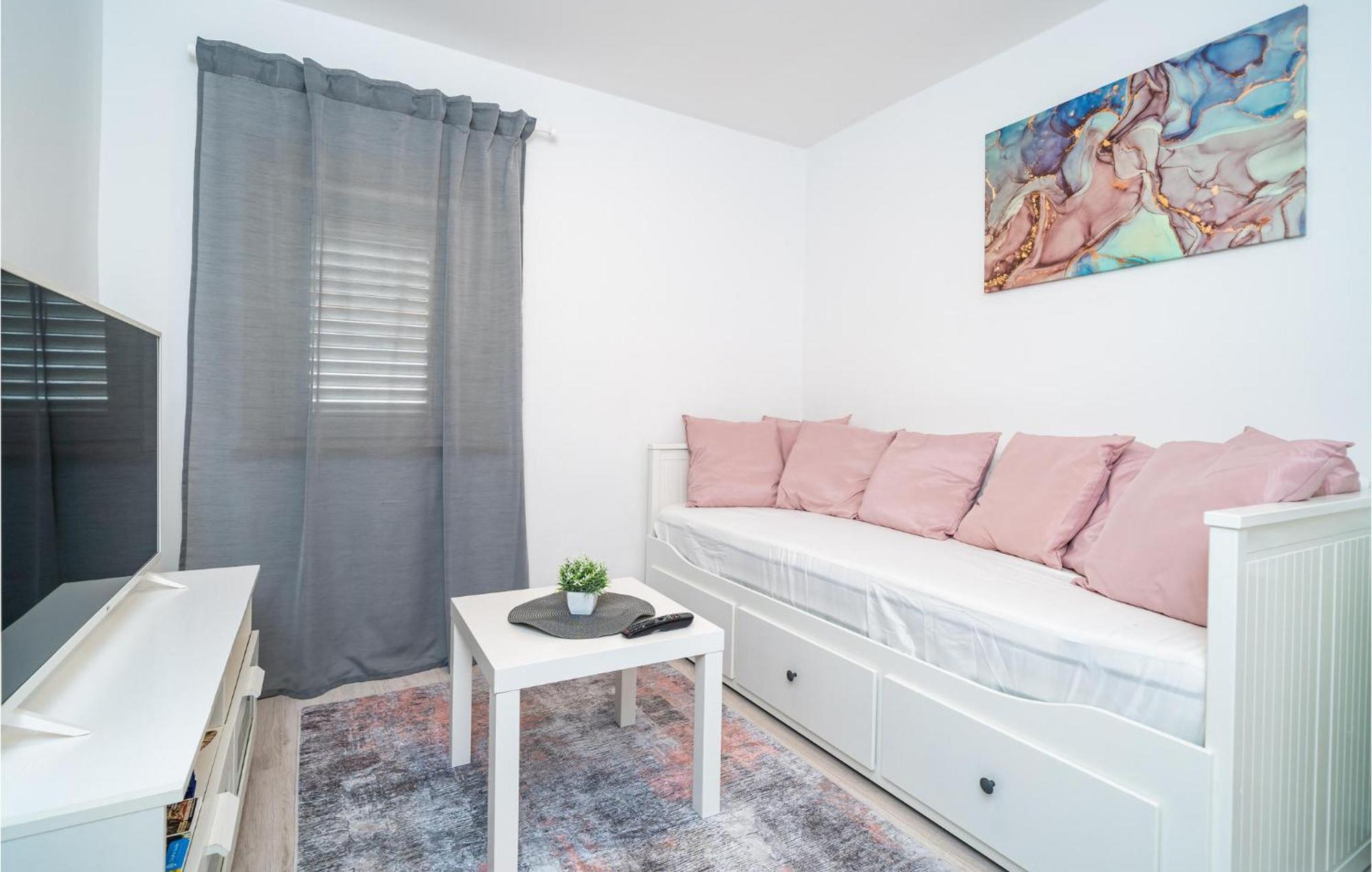 Nice Apartment In Dubrovnik With Kitchen ภายนอก รูปภาพ